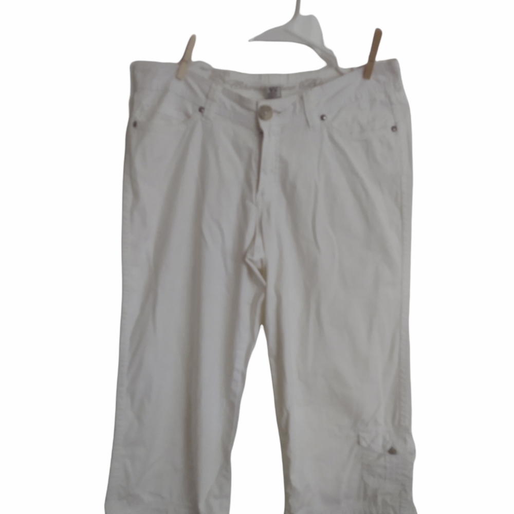 Christopher Blue cropped white pants. 8